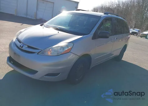 2010 Toyota Sienna Le из США, поврежденный, VIN 5TDKK4CC2AS320919